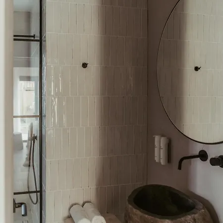 Pure Beachfront With Pool Vurvurú