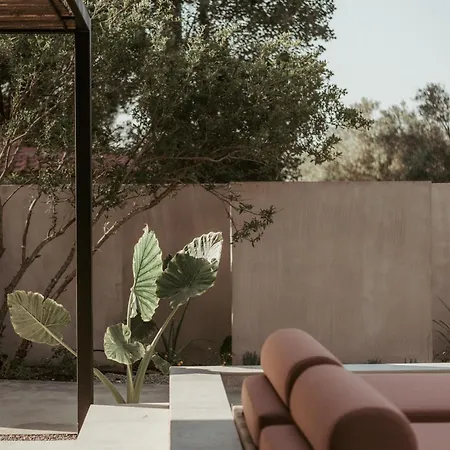 Pure Beachfront With Pool Villa Vurvurú