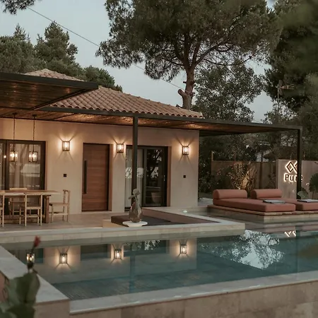 Pure Beachfront With Pool Vourvourou
