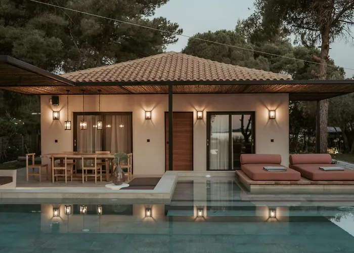 Pure Beachfront With Pool * Вурвуру