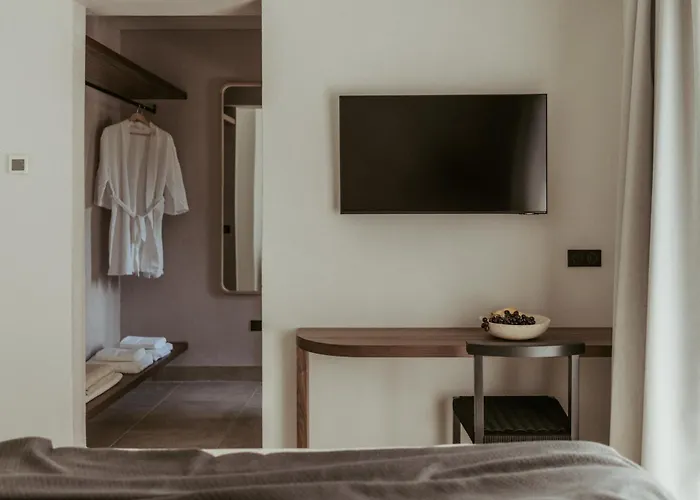 Pure Beachfront With Pool Вурвуру
